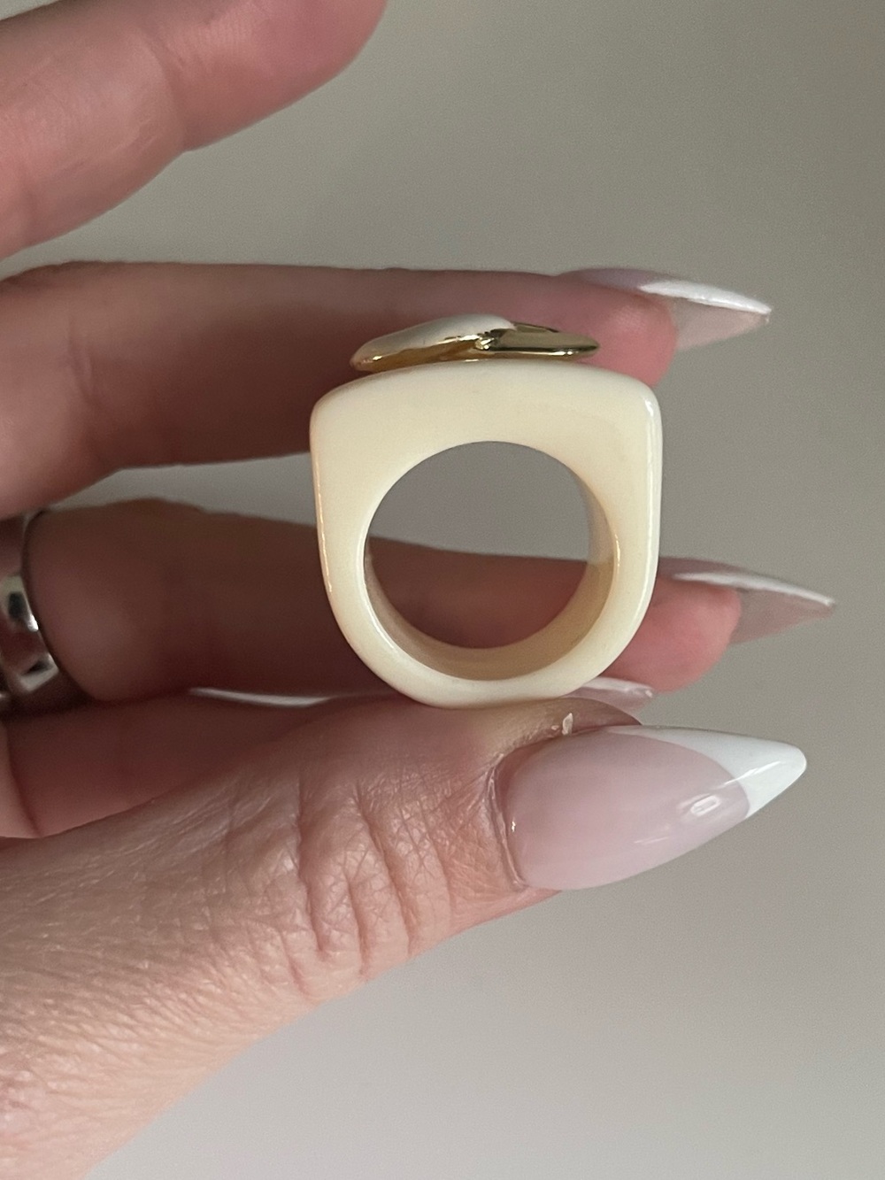 Gorgeous cream and gold Chanel Cocktail Ring Sz 7 ✨Read Description .. - Picture 4 of 6